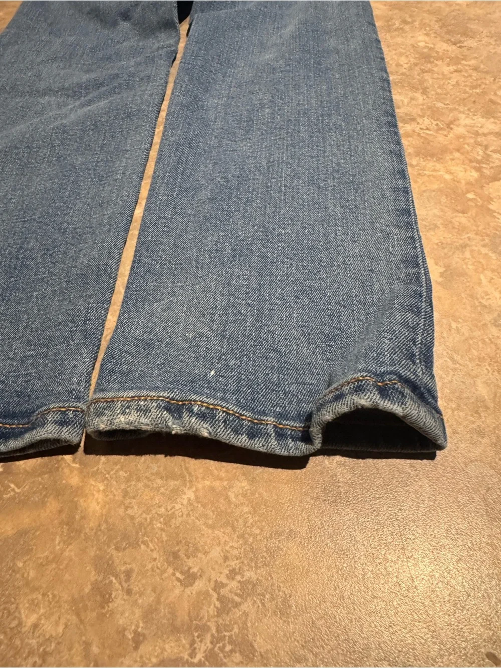 Classic Men's Blue Denim Jeans - Picture 9 of 11